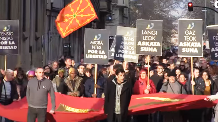 Faxismoaren aurka eta askatasunen alde, ehunka lagun kalean