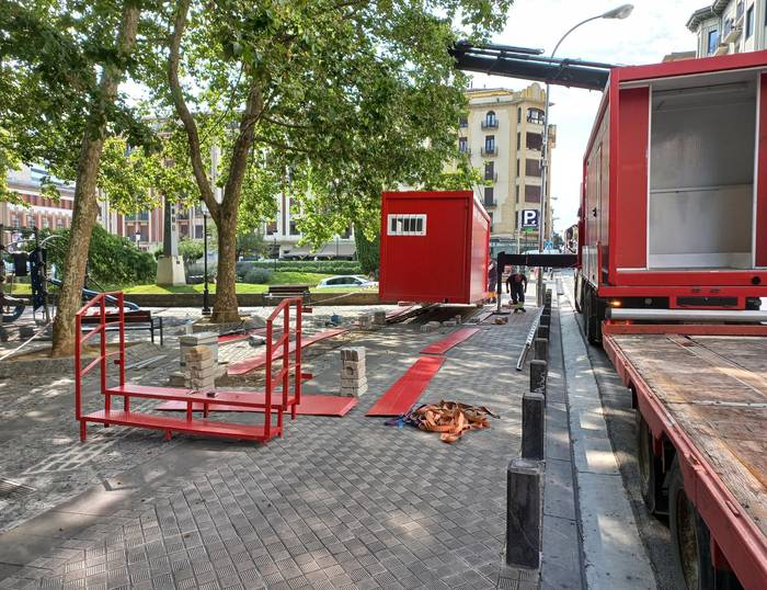 Udalak San Fermin Txikiko jaietan komun eramangarriak jartzeko konpromisoa hartu du