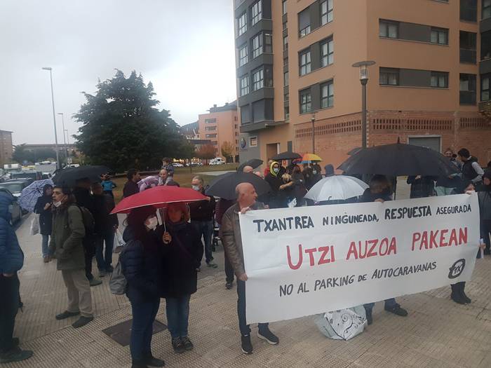 Navarra Sumako udal aginte taldeari Txantreako autokarabana aparkaleku proiektua bertan behera utz dezala exijitu dio Udalbatzak