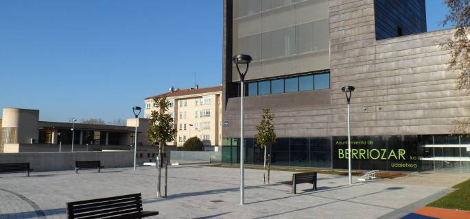 Berriozarko kiroldegiko tabernaren kudeaketarako euskara exijitzea "diskriminatzailea" dela dio Navarra Sumak