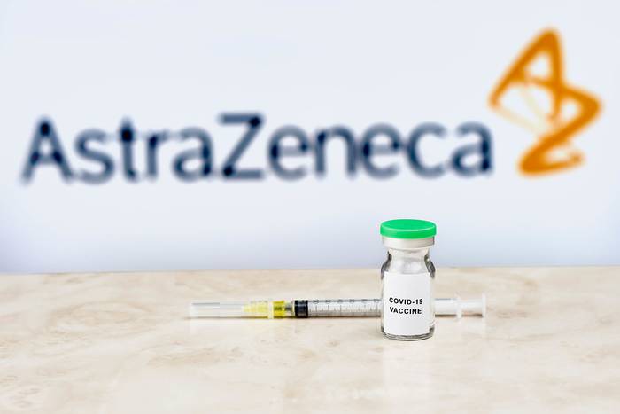Nafarroak AstraZeneca txertoa jartzeari utzi dio, behin-behinean