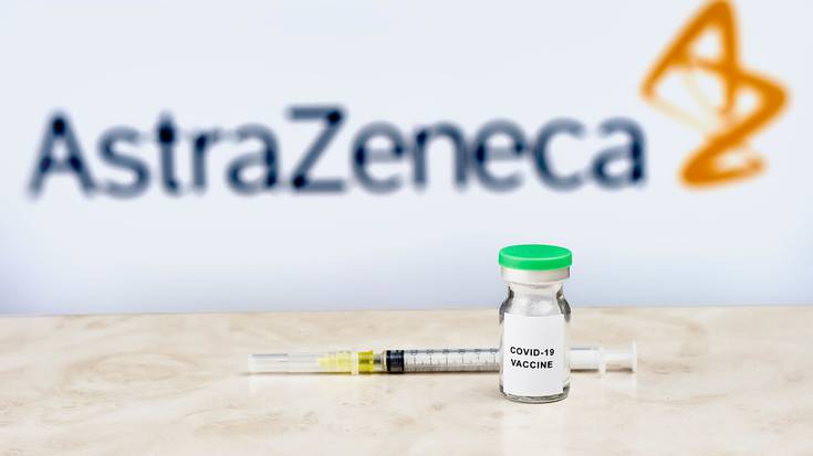 21.000 nafarrek bigarren dosia AstraZeneca edo Pfizerrena jaso nahi duten erabaki behar izatea kritikatu dute parlamentuan