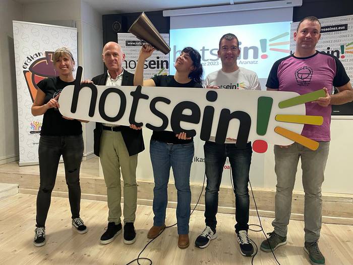 Dena prest 'Hotsein!' egiteko Etxarri Aranatzen