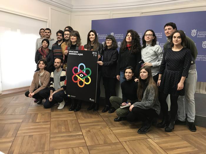 Kaleak eta harresiak zinema pantaila bihurtuko dira "Bestelako Argiak" bideo arte jaialdian