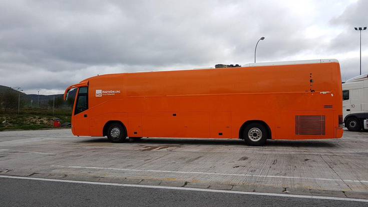 Autobus transfoboa ez dela ongi etorria aldarrikatu dute herritarrek 