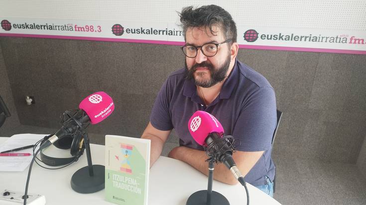 Angel Erro: “Itzuli dudan poema bakoitzean, gaztelaniaz eta euskaraz oso gauza ezberdinak kontatu ditut"