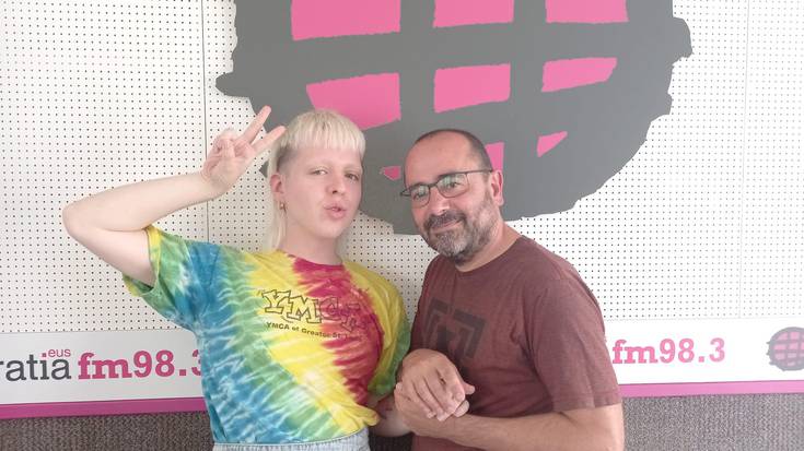 Albina Stardust: "Denok probatu beharko genuke behin gutxienez zer den drag  izatea"