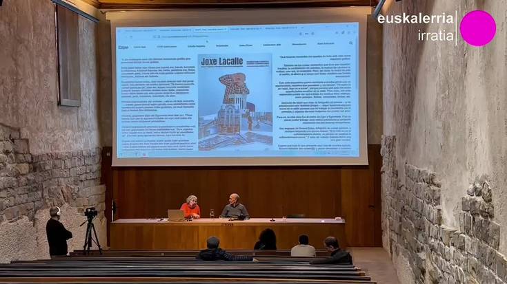 'Atzera begirako erakusketa' ikusgai jarri du Joxe Lacallek, Kondestablen