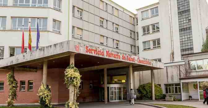 COVID-19agatik ospitaleratuen kopurua duela hilabetekoaren herena da