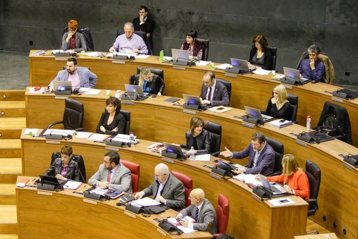 Navarra Suma zatitu egin da, Ayusori zuzenketa eskatzeko tenorean