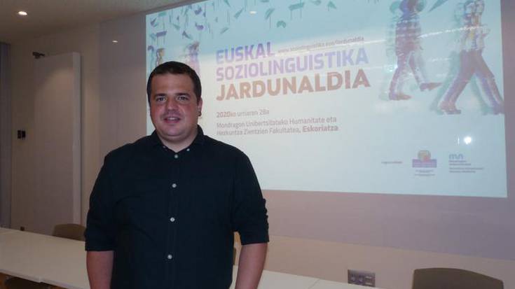Asier Basurto: "Gizartean ematen diren aldaketak ulertu behar ditugu euskararen biziberritzean arrakasta edukitzeko"
