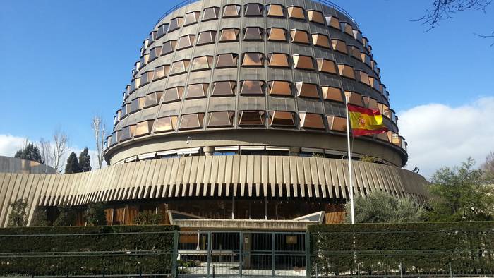 Auzitegi Konstituzionalak baliogabetu egin du doako osasun arreta bermatzen duen Nafarroako legea