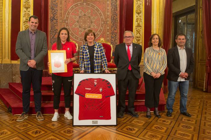 Nafarroako Gobernuak zorionak eman dizkio Emakumezkoen Osasuna taldeari