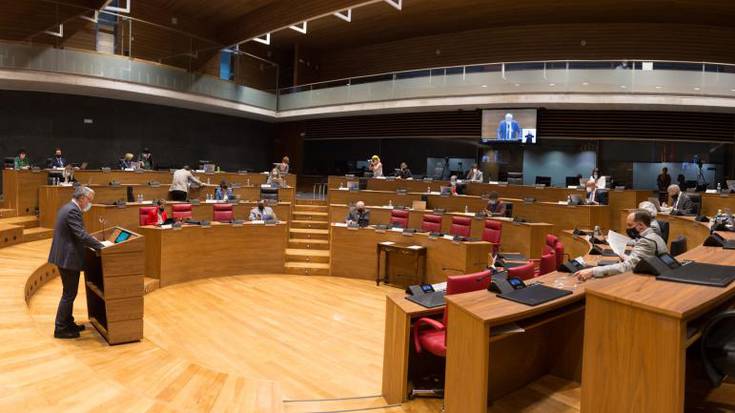 Oposizioak "erantzukizuna" eskatu dio gobernuari, 'ez-festei' begira