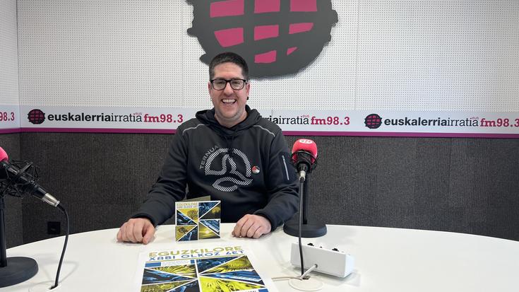 Xabi Olkoz (musikaria): "Ilunpetik argira egiten du ikuskizunak, Eguzkiloreren kondairak bezala"