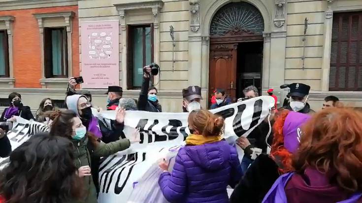 Hamabost hilabeteko zigorra eskatu dute M8ko istiluetan atxilotutako emakumearentzat