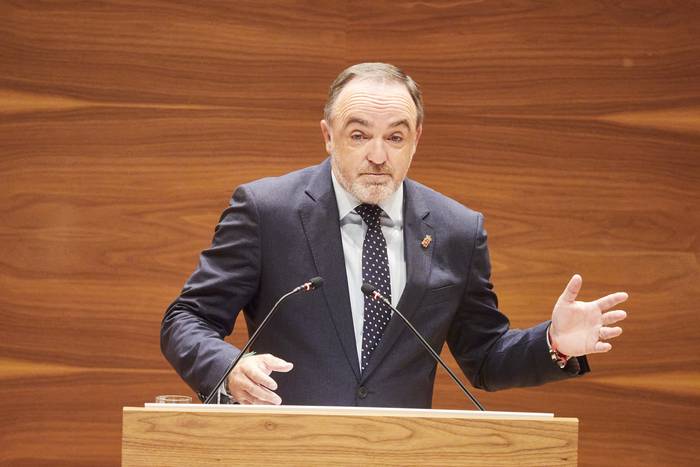 Esparzak "terroristei Iruñea entregatzea" leporatu dio PSNri
