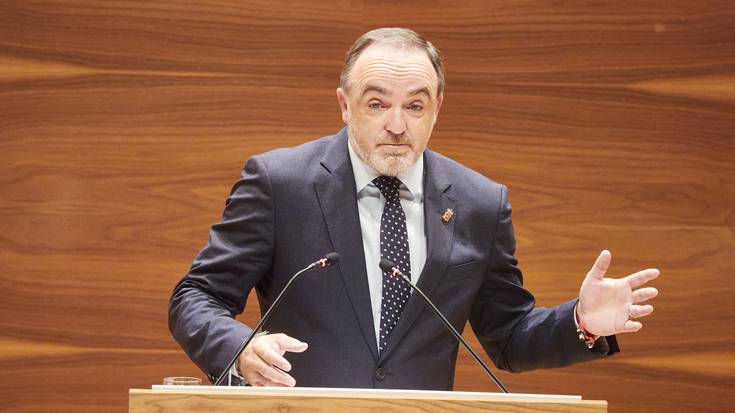 Esparzak "terroristei Iruñea entregatzea" leporatu dio PSNri