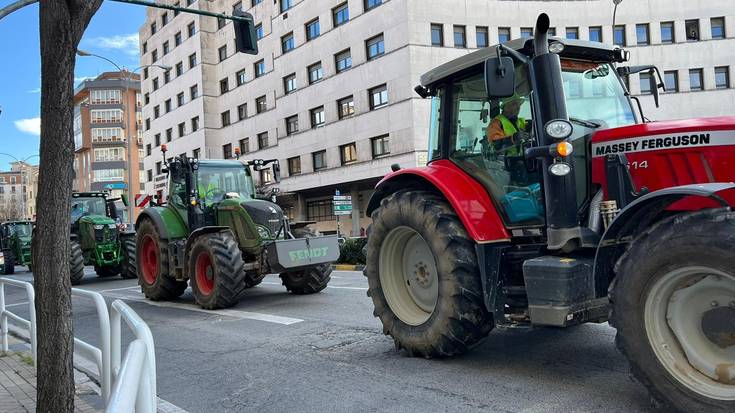 Traktore errenkadak Iruñera itzuli dira