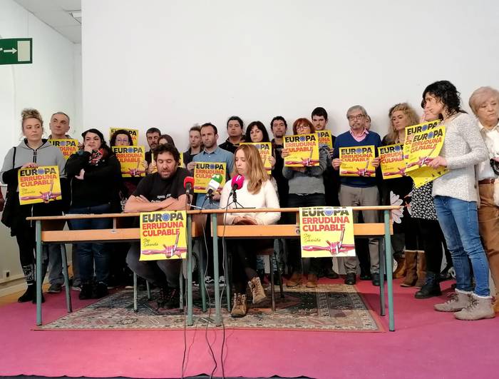 Ehun eragile sozial, sindikal eta politikok babestu dute Europako mugetako egoera salatzeko ekimena