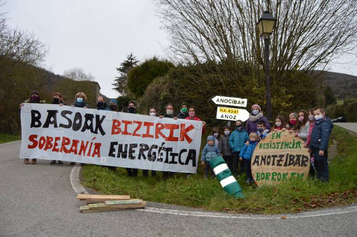 Bost martxa nordiko eta ultra korrika bat Iruñerriko bost proiektu eolikoren aurka