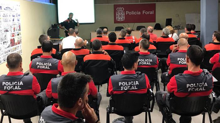 863 hautagai Foruzaingoaren oposizioko 100 plazetako bat lortzeko