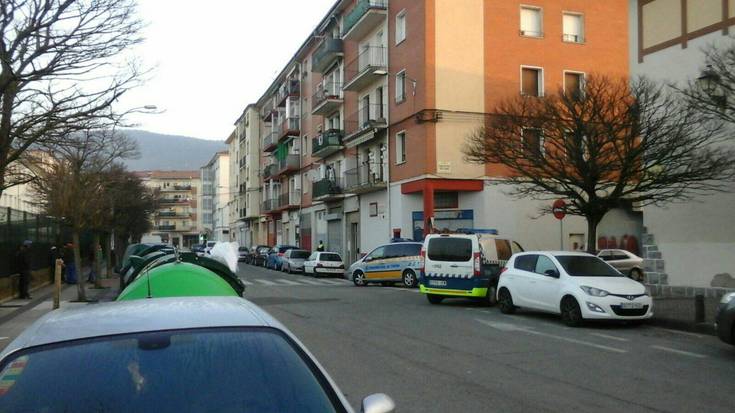Txantreako bi gazte okupaturiko etxetik bota dituzte