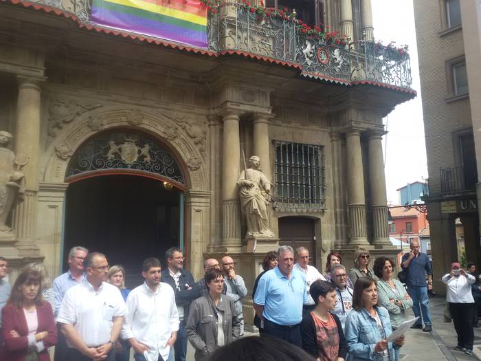 LGTBIQ+ Harrotasun Egunarekin bat egin du Iruñeko Udalak