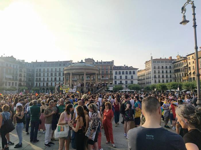 LGTBI komunitateak Iruñeko karrikak hartu ditu "faxismoaren eta gorrotoaren aurka"