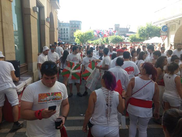 150 ikurrina txiki atzeman ditu Foruzaingoak