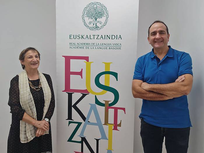 Gazteen arteko euskarazko ahozko jarduna aztertuko dute gaur Iruñeko Komunikabideak Fundazioak eta Euskaltzaindiak