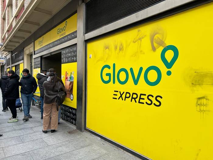 Glovo enpresak Iruñeko egoitza itxi eta hamazazpi langile kaleratuko ditu