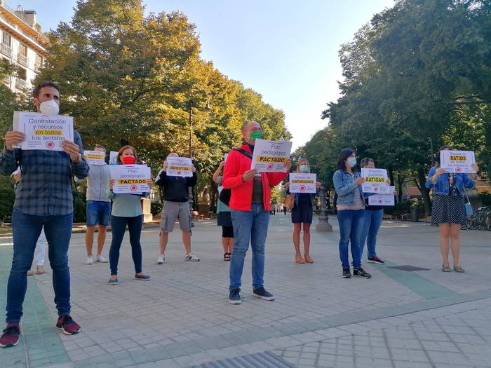 Hezkuntza komunitateak mobilizazioak iragarri ditu, eta ez du greba egiteko aukera baztertzen