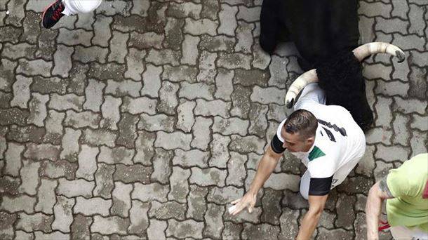 Adarkatu bat, eroriko asko eta ospitalera lau zauritu eraman dituzte bigarren entzierroan