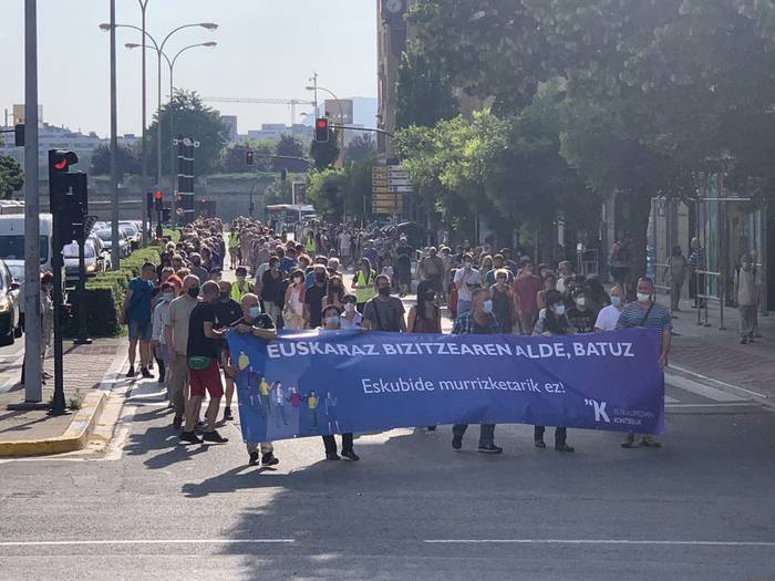 "Eskubide urraketak betikotzen" dituzten lan deialdiak eteteko eskatu du Kontseiluak