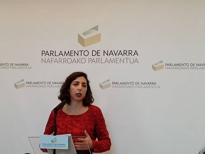 Ahal Duguko zuzendaritzaren kontrako bide legalak hartuko dituela iragarri du Laura Perez parlamentariak