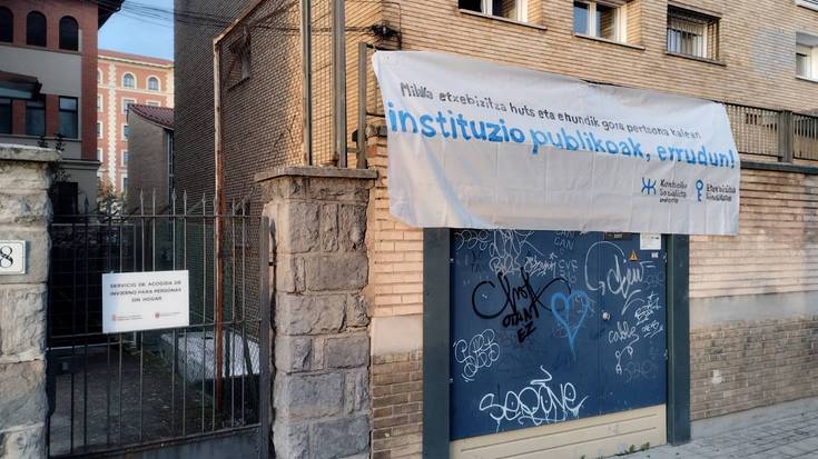 Kontseilu Sozialistak elkarretaratzea eginen du gaur kalean bizi zen pertsonaren heriotza salatzeko
