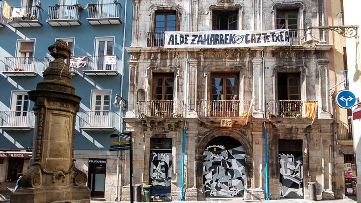 Memoria historikoa ETArekin nahastea egotzi diote Maravillas gaztetxeari
