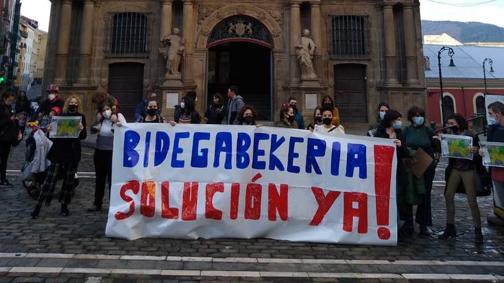 Haur eskolen hizkuntza eskaintza bidegabea dela salatu dute gurasoek eta hezitzaileek