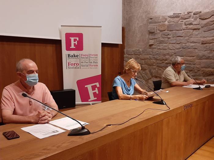 Nafarroako preso guztiak Iruñeko espetxean birkokatzea eskatu du Foro Sozialak