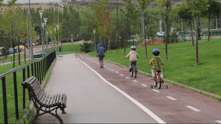 Bide-gorrietako 42 kilometro berriz pintatuko ditu Udalak