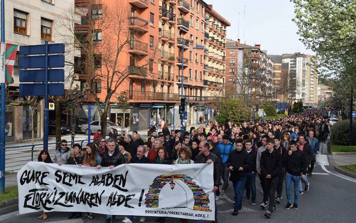 Iruñean atxilotutako errenteriarren gurasoek helegitea jarriko dute, auzia Nafarroan epai dadin