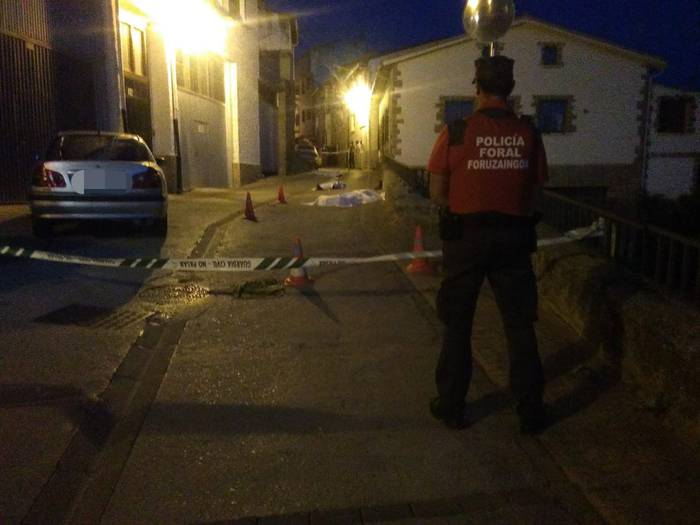 Hiru lagun hil dituzte tiroz Kasedan, bi familiaren arteko liskar batean