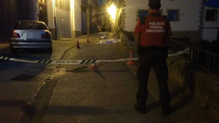 Hiru lagun hil dituzte tiroz Kasedan, bi familiaren arteko liskar batean