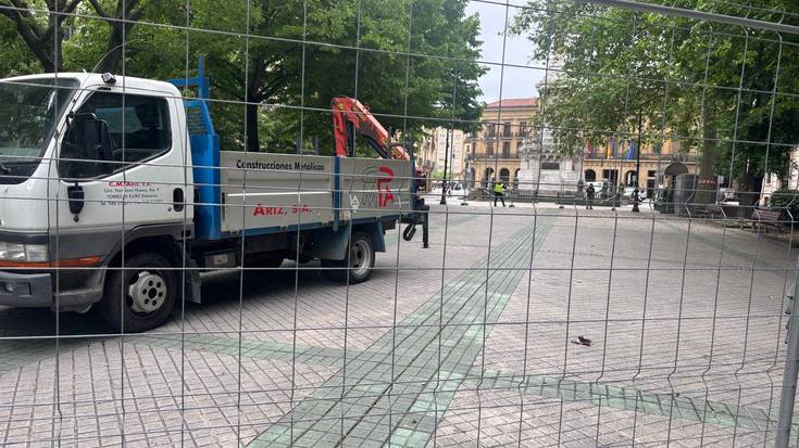 Caritaseko sanferminetarako tonbola muntatzen hasi dira