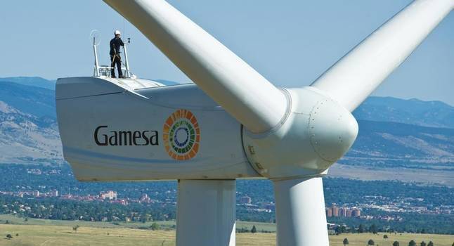 Siemens-Gamesak hiru langile kaleratu dituela salatzeko, elkarretaratzea