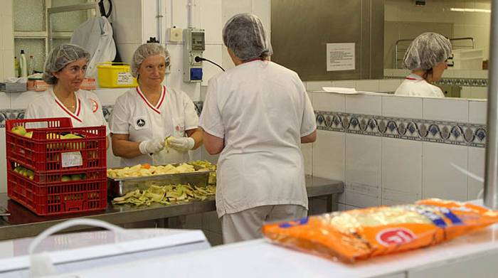 Ostegunetik ospitale guneko sukaldeek kudeaketa publikoa izanen dute