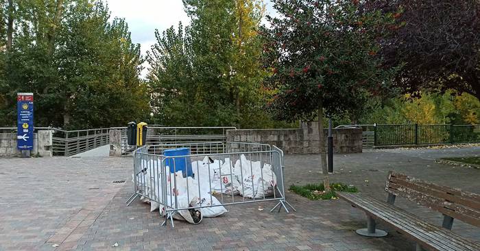 120 lagunek Ultzama ibaia garbitu dute Atarrabian asteburuan