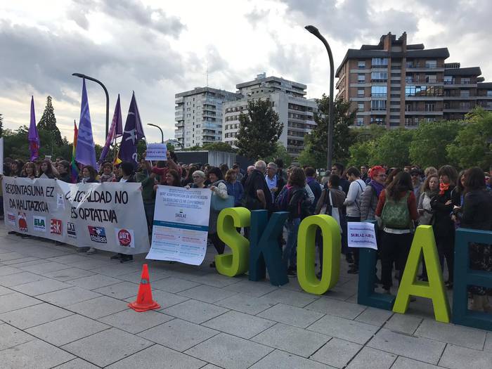 Skolae landu zuten 10 profesional epailearen aurretik igaroko dira gaur