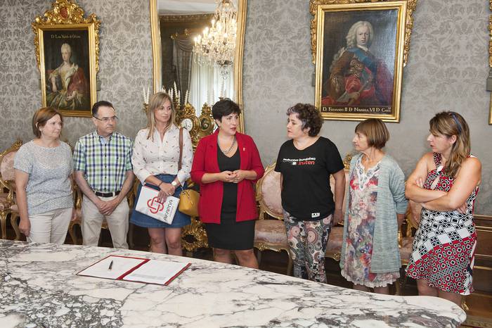 Hezkuntza Ituna "baldintzekin" babesten ari direla diote LAB, Steilas, Afapna, UGT eta CCoo sindikatuek